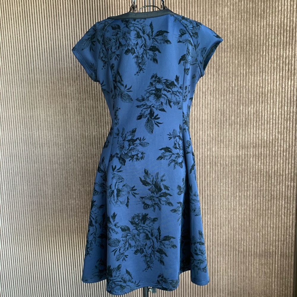 Amanda Lane A lime dress with black insets front. - Picture 3 of 3